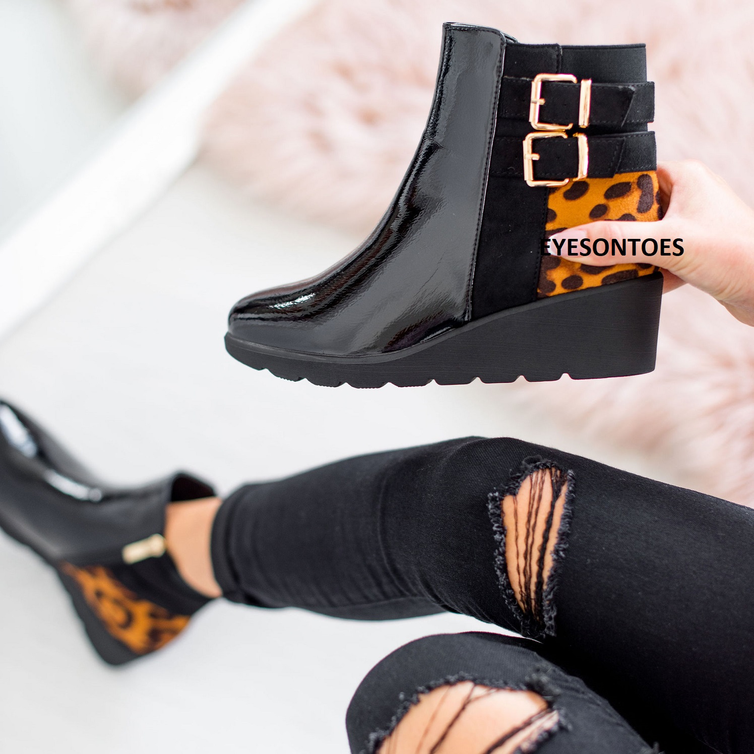 women's flat heel chelsea boots